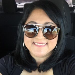 Meet your Posher, Cynthia